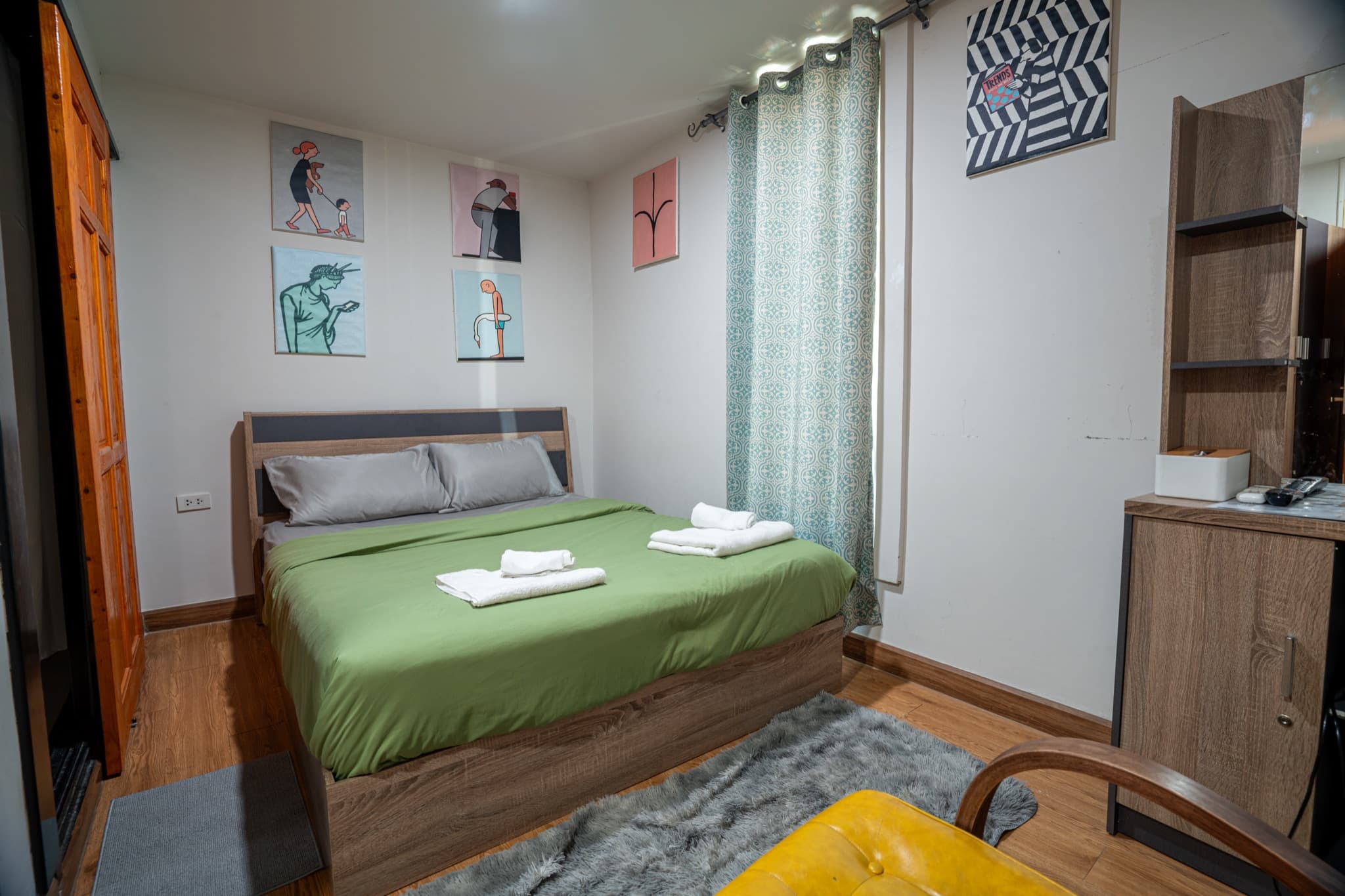 Jean-Claude Room